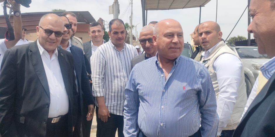 محافظ شمال سيناء يستقبل وزير النقل والصناعة بقرية بالوظة (صور) محافظ شمال سيناء يستقبل وزير النقل والصناعة بقرية بالوظة (صور)