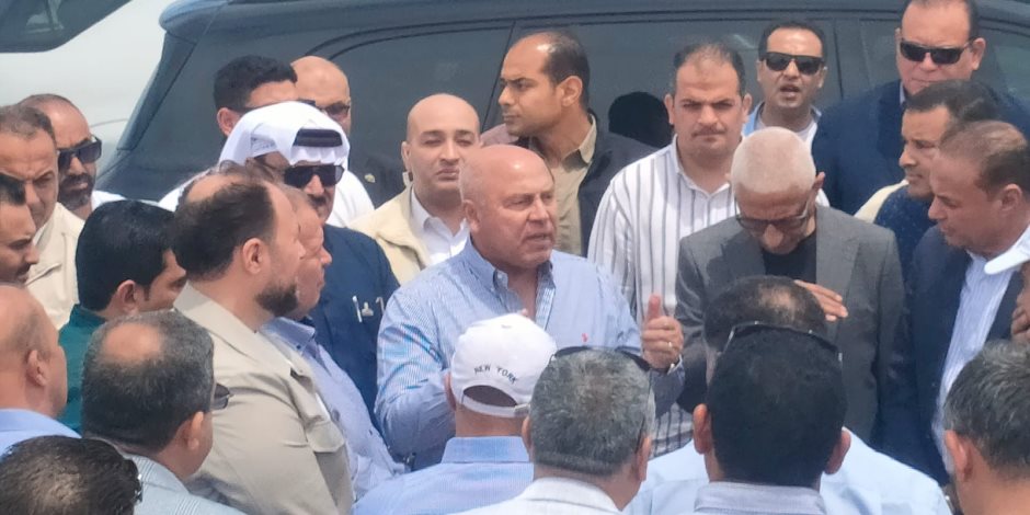 وزير النقل والصناعة يستهل زيارته لشمال سيناء بتفقد خط السكة الحديد بمنطقة مزلقان الأحرار وزير النقل والصناعة يستهل زيارته لشمال سيناء بتفقد خط السكة الحديد بمنطقة مزلقان الأحرار