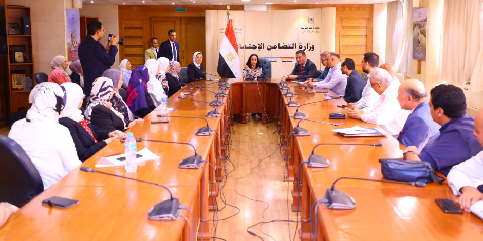 وزيرة التضامن تلتقي أعضاء البعثة الإشرافية لحج الجمعيات الأهلية بالوزارة وزيرة التضامن تلتقي أعضاء البعثة الإشرافية لحج الجمعيات الأهلية بالوزارة