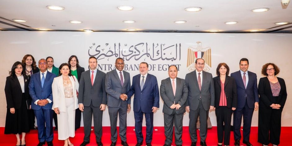 محافظ البنك المركزي المصري يستقبل نائب المدير العام لصندوق النقد الدولي والوفد المرافق له محافظ البنك المركزي المصري يستقبل نائب المدير العام لصندوق النقد الدولي والوفد المرافق له