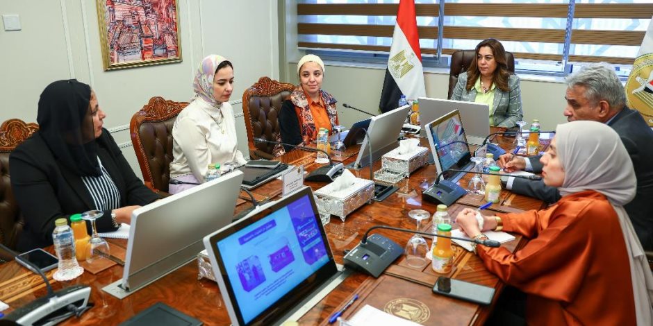 وزيرة التنمية المحلية تبحث مع وفد مؤسسة "حياة كريمة" مجالات التعاون المشترك بالمحافظات وزيرة التنمية المحلية تبحث مع وفد مؤسسة "حياة كريمة" مجالات التعاون المشترك بالمحافظات