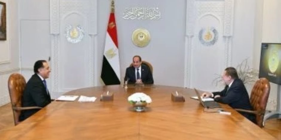 الرئيس السيسى يتابع مؤشرات الاقتصاد الكلى وجهود تعزيز أداء القطاع المصرفى الرئيس السيسى يتابع مؤشرات الاقتصاد الكلى وجهود تعزيز أداء القطاع المصرفى