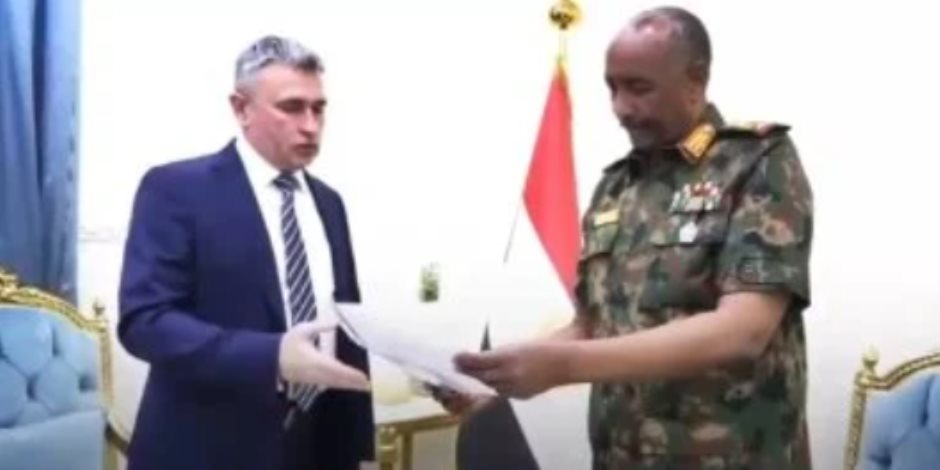 البرهان يتلقى دعوة من بوتين للمشاركة في القمة الروسية العربية البرهان يتلقى دعوة من بوتين للمشاركة في القمة الروسية العربية