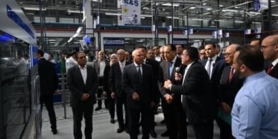 مدبولى يتفقد مصنع "سوميتومو" لإنتاج الضفائر الكهربائية للسيارات بالعاشر مدبولى يتفقد مصنع "سوميتومو" لإنتاج الضفائر الكهربائية للسيارات بالعاشر
