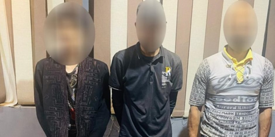 ضبط عاطلين استقلا أتوبيس نقل عام تحت تأثير المخدر ضبط عاطلين استقلا أتوبيس نقل عام تحت تأثير المخدر
