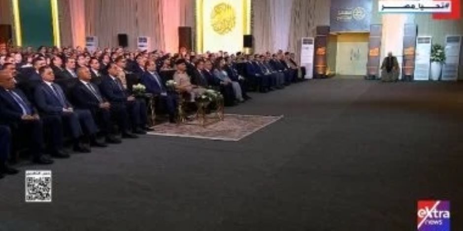 الرئيس السيسى يشهد فيلما تسجيليا عن جهود الدولة فى زيادة الرقعة الزراعية الرئيس السيسى يشهد فيلما تسجيليا عن جهود الدولة فى زيادة الرقعة الزراعية