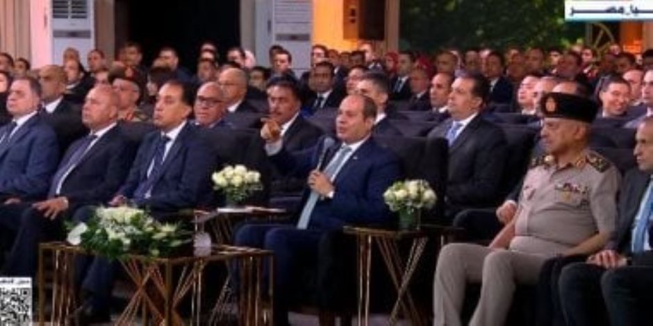 الرئيس السيسى: الدولة تعمل على تجهيز الأراضى الزراعية لإتاحتها للقطاع الخاص الرئيس السيسى: الدولة تعمل على تجهيز الأراضى الزراعية لإتاحتها للقطاع الخاص