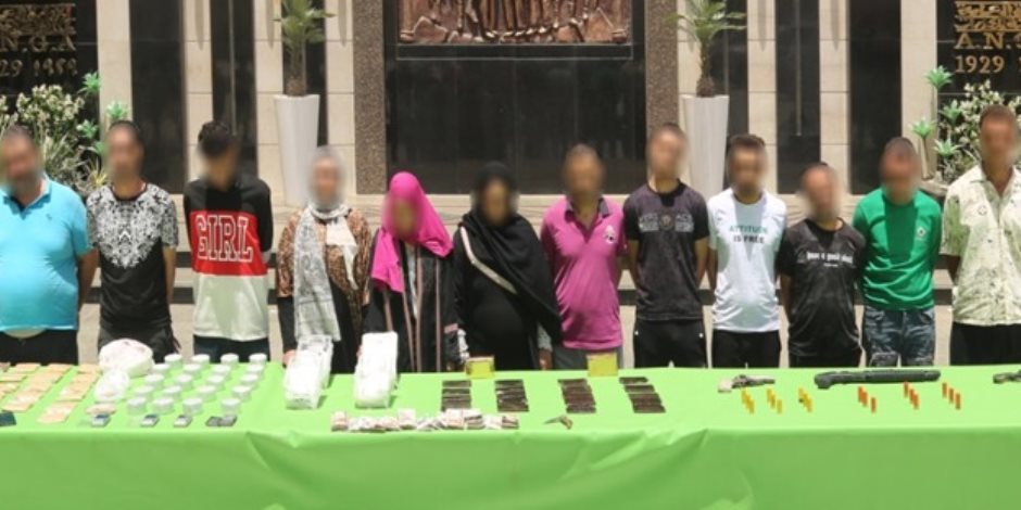 ضبط عناصر من متجري المخدرات في بعض المحافظات.. ومصرع 3 عناصر جنائية شديدة الخطورة ضبط عناصر من متجري المخدرات في بعض المحافظات.. ومصرع 3 عناصر جنائية شديدة الخطورة