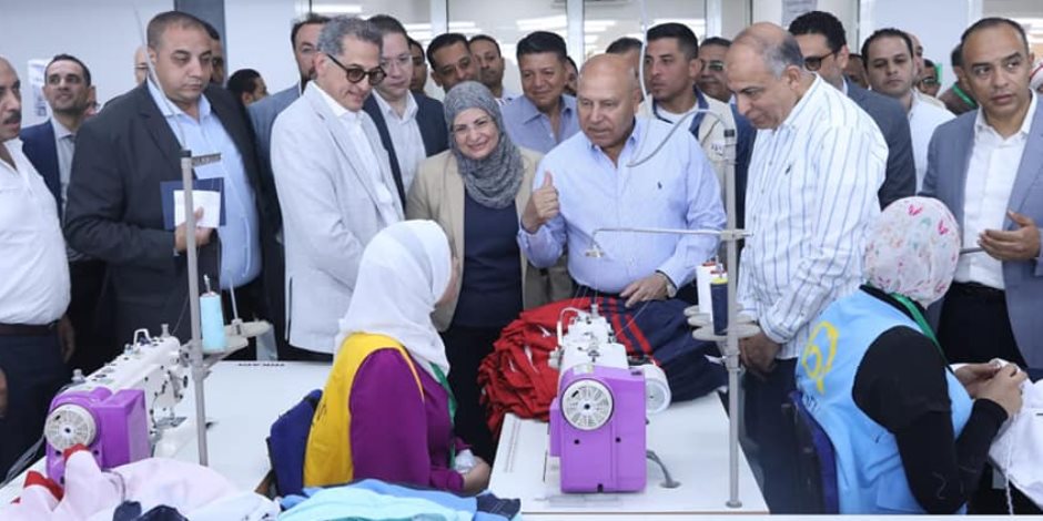 وزير الصناعة يتفقد المنطقة الصناعية بالمنيا.. ويفتتح مصنع جولدن افينيو المتخصص في إنتاج الملابس الجاهزة وزير الصناعة يتفقد المنطقة الصناعية بالمنيا.. ويفتتح مصنع جولدن افينيو المتخصص في إنتاج الملابس الجاهزة