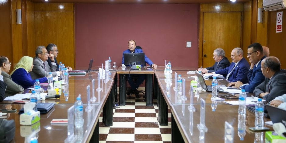 وزير قطاع الأعمال يتابع الموقف التنفيذي لمشروعات قطاع الصناعات المعدنية ومؤشرات الأداء وزير قطاع الأعمال يتابع الموقف التنفيذي لمشروعات قطاع الصناعات المعدنية ومؤشرات الأداء