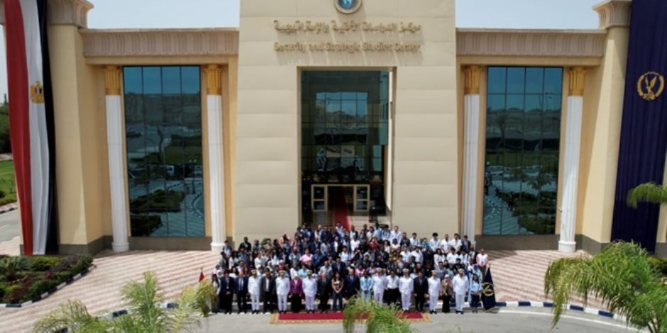 أكاديمية الشرطة تستقبل عدد من الشباب المشاركين بمنحة ناصر للقيادة الدولية أكاديمية الشرطة تستقبل عدد من الشباب المشاركين بمنحة ناصر للقيادة الدولية