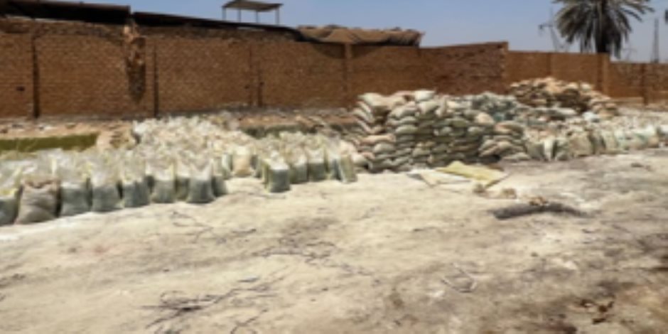 ضبط مصنع بدون ترخيص لإنتاج الأسمدة والمخصبات الزراعية مجهولة المصدر فى القليوبية ضبط مصنع بدون ترخيص لإنتاج الأسمدة والمخصبات الزراعية مجهولة المصدر فى القليوبية