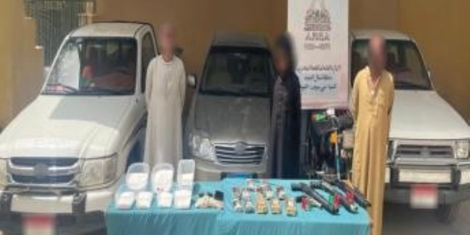 ضبط بؤر إجرامية من متجرى المخدرات بعدة محافظات.. ومصرع عنصرين شديدى الخطورة فى قنا وأسوان ضبط بؤر إجرامية من متجرى المخدرات بعدة محافظات.. ومصرع عنصرين شديدى الخطورة فى قنا وأسوان