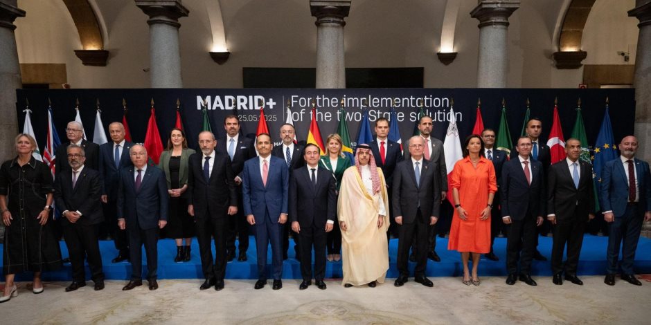 وزير الخارجية والهجرة يشارك في الاجتماع الوزاري الموسع لمجموعة مدريد بشأن القضية الفلسطينية وزير الخارجية والهجرة يشارك في الاجتماع الوزاري الموسع لمجموعة مدريد بشأن القضية الفلسطينية