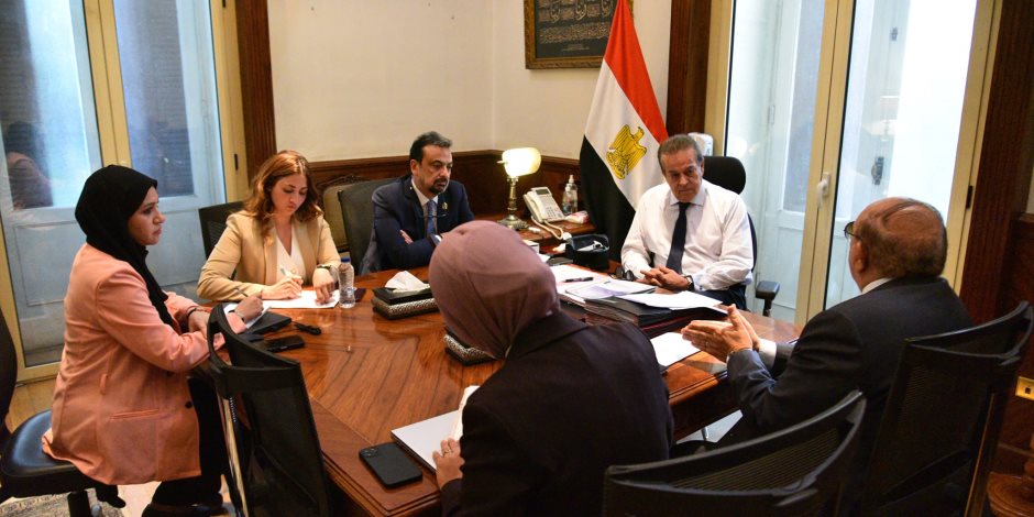 وزير الصحة يبحث مسارات التعليم التخصصي والدراسات العليا للأطباء وزير الصحة يبحث مسارات التعليم التخصصي والدراسات العليا للأطباء