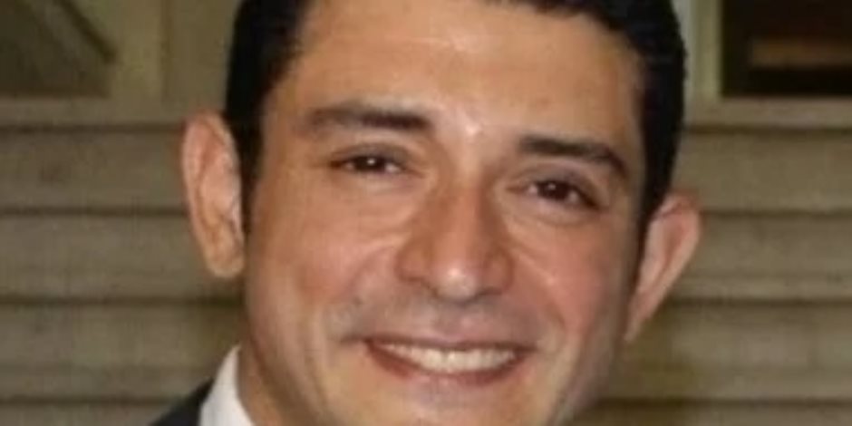 انتهاء مراسم تشييع جثمان أحمد الدجوي لمثواه الأخير بمقابر العائلة وسط صراخ وبكاء زوجته وأقاربه