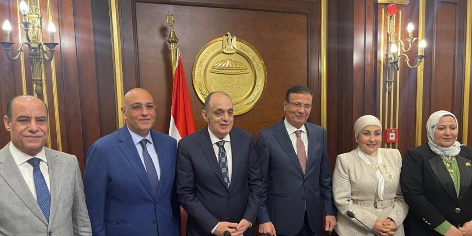 باسل رحمي: تنسيق مع النواب لدعم المشروعات الصغيرة والمتوسطة باسل رحمي: تنسيق مع النواب لدعم المشروعات الصغيرة والمتوسطة