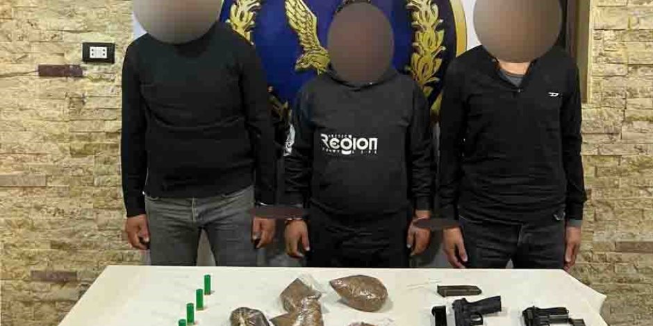 ضبط 3 عناصر جنائية بالقاهرة لإتجارهم في المواد المخدرة والأسلحة ضبط 3 عناصر جنائية بالقاهرة لإتجارهم في المواد المخدرة والأسلحة
