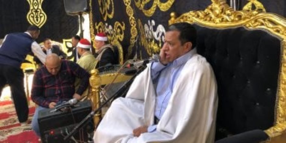 ابن الشيخ عبد الباسط عبد الصمد يتلو فى عزاء نجل مصطفى إسماعيل بالغربية.. صور
