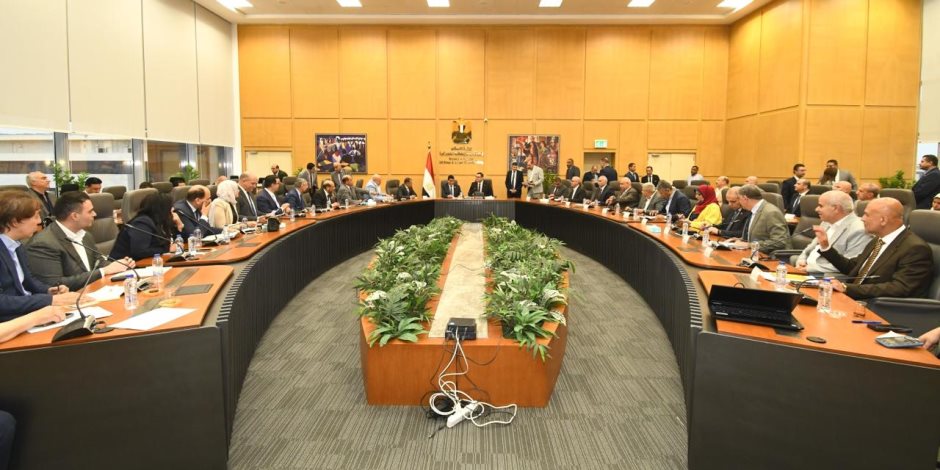 وزير الإسكان يعقد اجتماعه الدوري مع أعضاء البرلمان بمجلسيه النواب والشيوخ وزير الإسكان يعقد اجتماعه الدوري مع أعضاء البرلمان بمجلسيه النواب والشيوخ