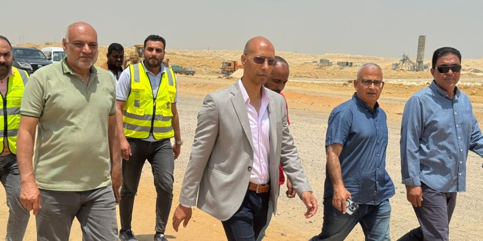 وزير الإسكان يتابع مشروعات المرافق والطرق الجارية بالتوسعات الجنوبية لمدينة القاهرة الجديدة وزير الإسكان يتابع مشروعات المرافق والطرق الجارية بالتوسعات الجنوبية لمدينة القاهرة الجديدة