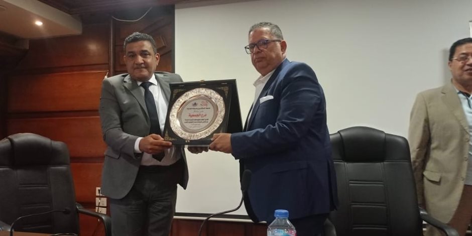 رئيس جهاز مدينة دمياط الجديدة يلتقي جمعية المستثمرين لتعزيز دعم الصناعة والمستثمرين رئيس جهاز مدينة دمياط الجديدة يلتقي جمعية المستثمرين لتعزيز دعم الصناعة والمستثمرين