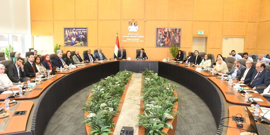 مساعد وزير الإسكان يعقد اجتماعاً لمناقشة الاستعداد لإطلاق الاستراتيجية الوطنية للمدن الجديدة الذكية مساعد وزير الإسكان يعقد اجتماعاً لمناقشة الاستعداد لإطلاق الاستراتيجية الوطنية للمدن الجديدة الذكية