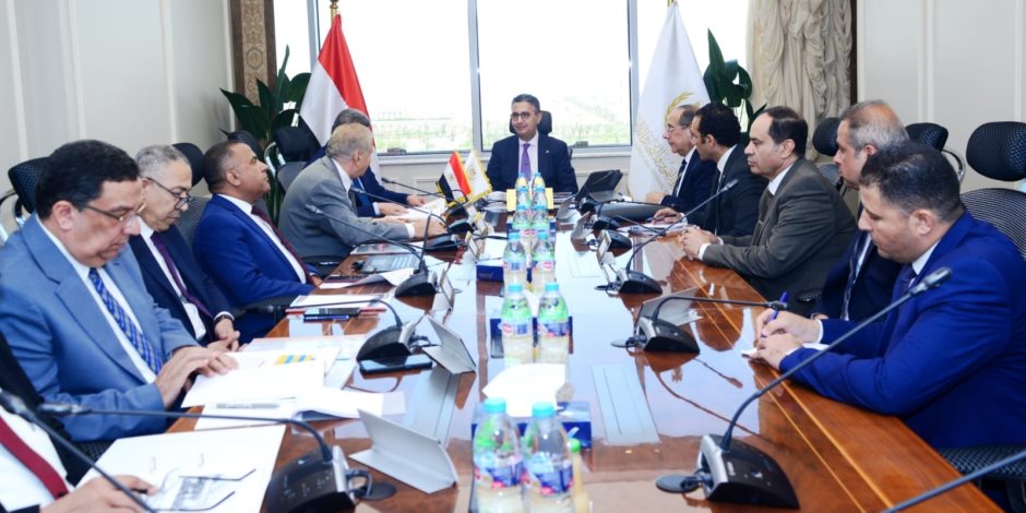 وزير التموين يجتمع برئيس مجلس إدارة شركة مطاحن ومخابز شمال القاهرة لمتابعة خطة التطوير ورفع كفاءة التشغيل وزير التموين يجتمع برئيس مجلس إدارة شركة مطاحن ومخابز شمال القاهرة لمتابعة خطة التطوير ورفع كفاءة التشغيل
