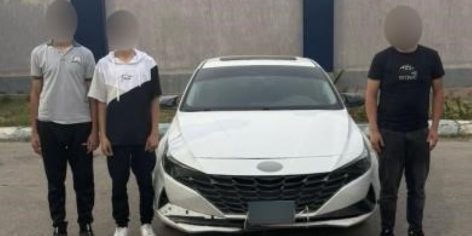 ضبط مرتكبي واقعة آداء حركات استعراضية بالسيارة على الطريق العام في الشرقية ضبط مرتكبي واقعة آداء حركات استعراضية بالسيارة على الطريق العام في الشرقية