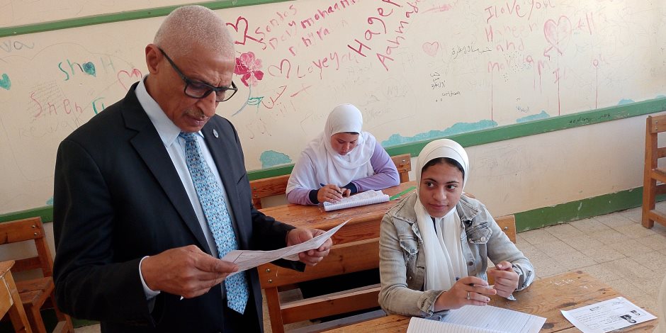 محافظ شمال سيناء يتفقد امتحانات الثانوية الأزهرية والدبلومات الفنية بالعريش محافظ شمال سيناء يتفقد امتحانات الثانوية الأزهرية والدبلومات الفنية بالعريش