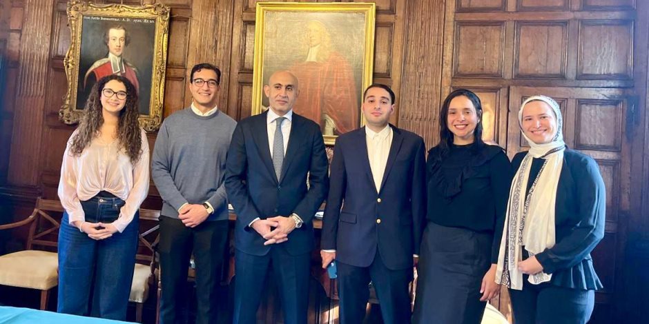 وزير التربية والتعليم يلتقي عددا من الطلاب المصريين بجامعة كامبريدج.. ويؤكد: نماذج مشرفة للدولة المصرية بالخارج وزير التربية والتعليم يلتقي عددا من الطلاب المصريين بجامعة كامبريدج.. ويؤكد: نماذج مشرفة للدولة المصرية بالخارج