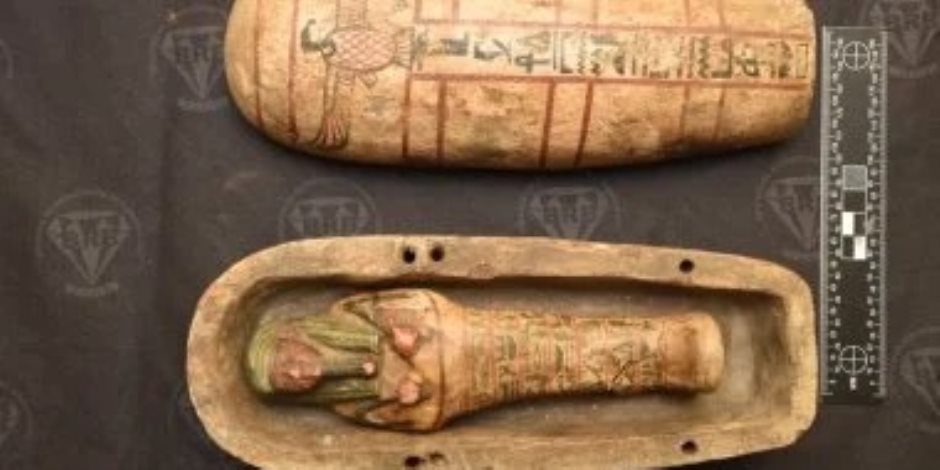 وزارة السياحة والآثار تتسلّم سبع قطع أثرية مستردة من فرنسا.. صور
