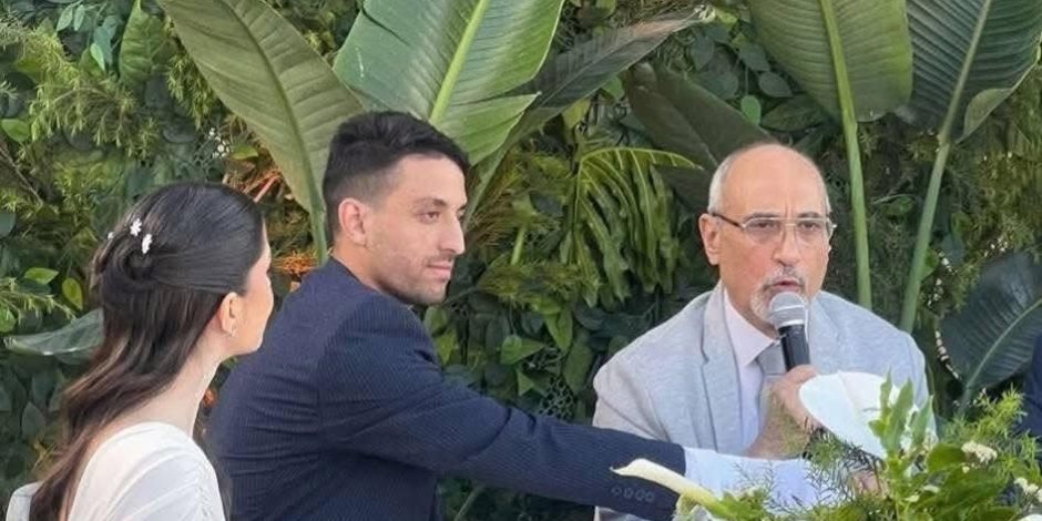 طاهر محمد طاهر يحتفل بعقد قرانه بعد تتويج الأهلي بالدوري طاهر محمد طاهر يحتفل بعقد قرانه بعد تتويج الأهلي بالدوري