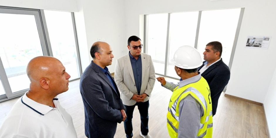 وزير الإسكان يبدأ جولة تفقدية في مدينة العلمين الجديدة وزير الإسكان يبدأ جولة تفقدية في مدينة العلمين الجديدة