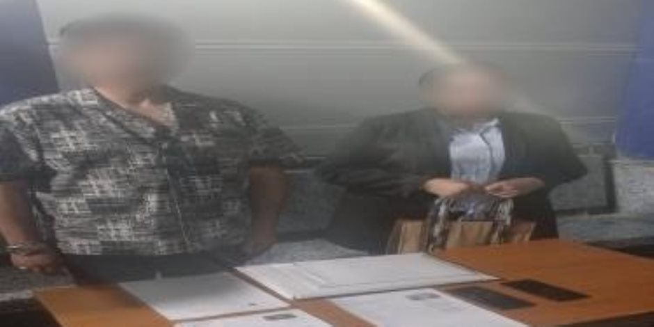 ضبط شخصين بالقاهرة لقيامهما بالنصب على المواطنين بزعم تسفيرهم للعمل بالخارج ضبط شخصين بالقاهرة لقيامهما بالنصب على المواطنين بزعم تسفيرهم للعمل بالخارج