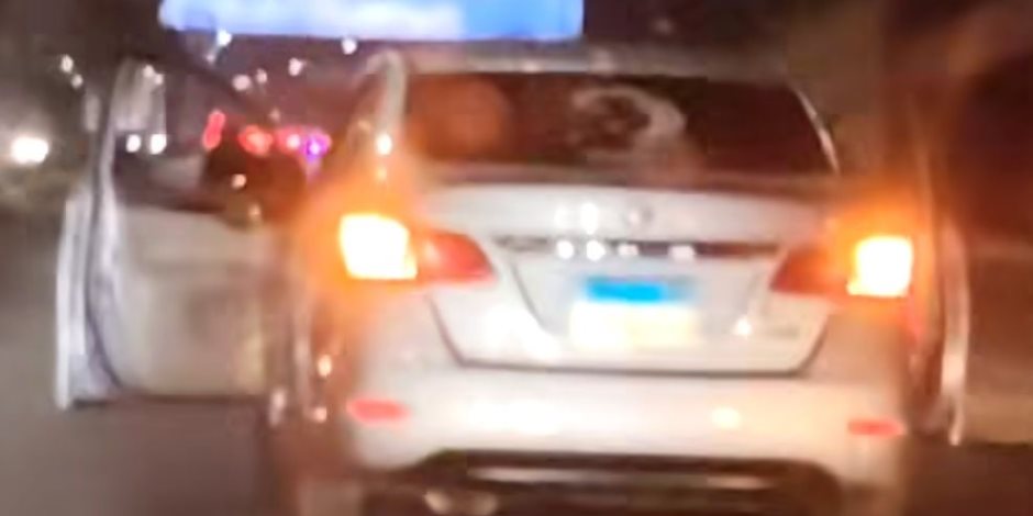 ضبط قائد سيارة ملاكى قام بأداء حركات إستعراضية حال سيره بموكب زفاف بالجيزة ضبط قائد سيارة ملاكى قام بأداء حركات إستعراضية حال سيره بموكب زفاف بالجيزة