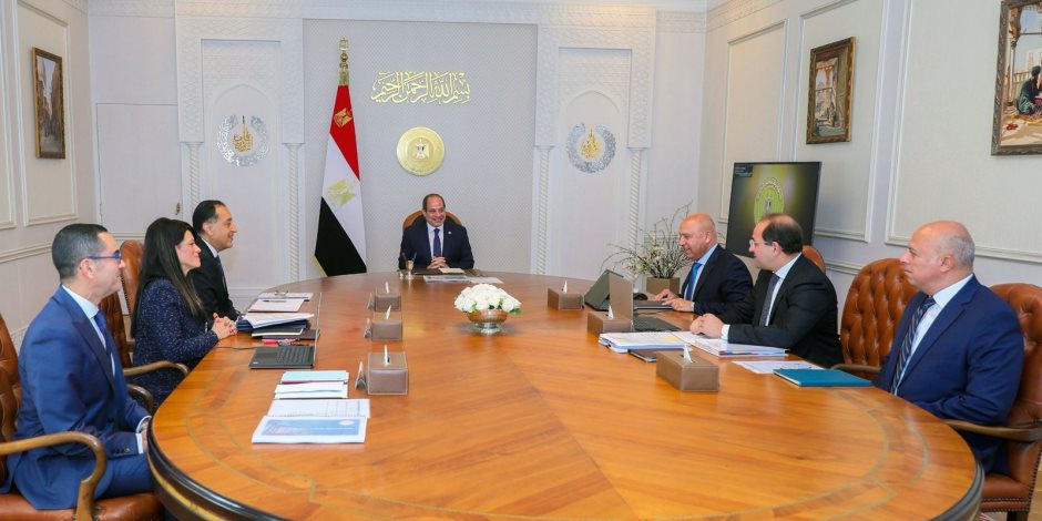 الرئيس السيسي يطّلع على الخطوات التنفيذية لتعزيز تنافسية الاقتصاد المصري وزيادة الاستثمارات الأجنبية المباشرة الرئيس السيسي يطّلع على الخطوات التنفيذية لتعزيز تنافسية الاقتصاد المصري وزيادة الاستثمارات الأجنبية المباشرة