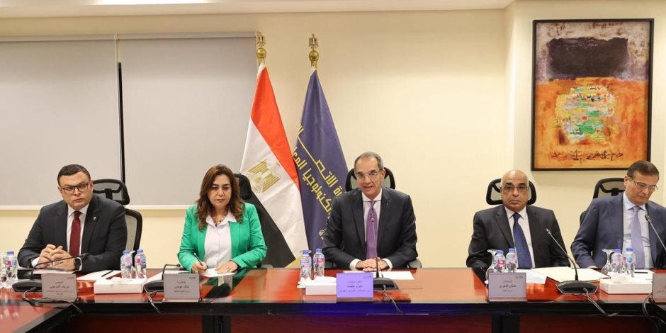 وزراء الاتصالات والتنمية المحلية والعدل والإسكان والزراعة يجتمعون لمتابعة الموقف الحالى لمنظومة الرقم القومى العقارى وإعداد اللائحة التنفيذية للقانون وزراء الاتصالات والتنمية المحلية والعدل والإسكان والزراعة يجتمعون لمتابعة الموقف الحالى لمنظومة الرقم القومى العقارى وإعداد اللائحة التنفيذية للقانون