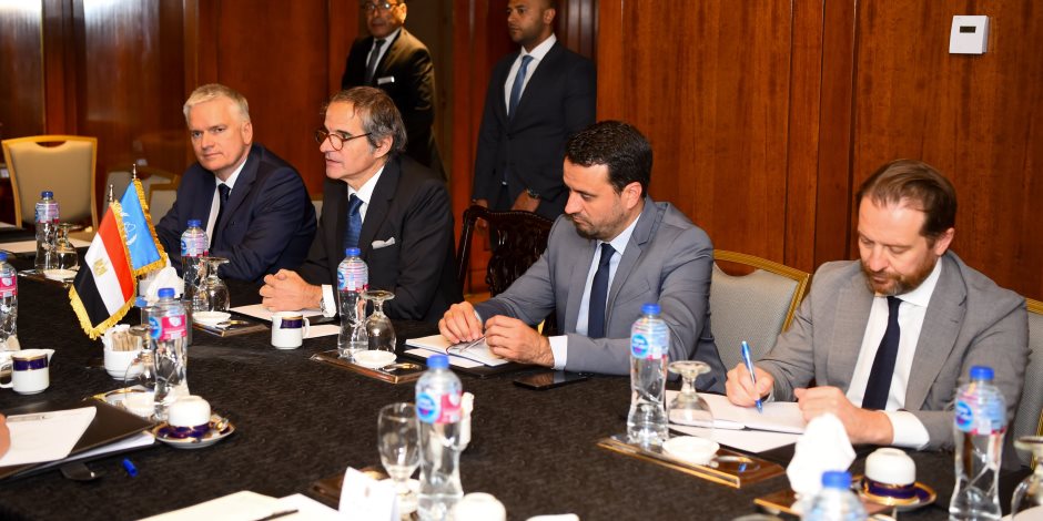 وزير الخارجية والهجرة يلتقي بالمدير العام للوكالة الدولية للطاقة الذرية