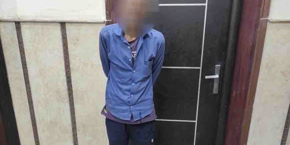 ضبط عامل بالقاهرة لقيامه بأعمال الحفر بقصد التنقيب غير المشروع عن الآثار ضبط عامل بالقاهرة لقيامه بأعمال الحفر بقصد التنقيب غير المشروع عن الآثار