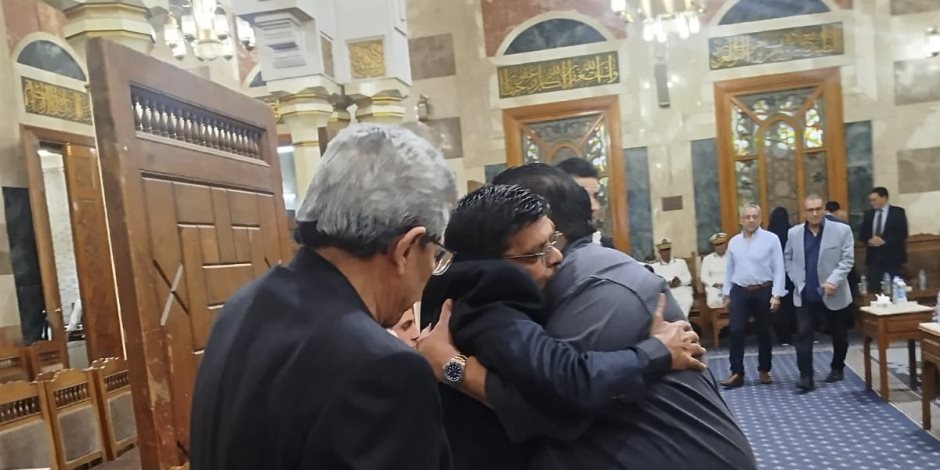 محمد هنيدى وأشرف زكى وعمرو عبد العزيز يشاركون فى عزاء سميحة أيوب (صور) محمد هنيدى وأشرف زكى وعمرو عبد العزيز يشاركون فى عزاء سميحة أيوب (صور)