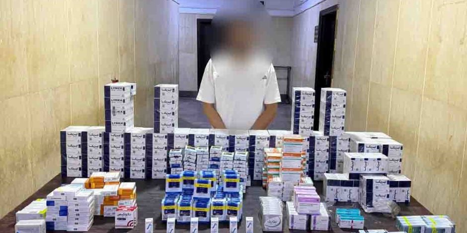 ضبط شخصين بالجيزة لقيامهما بالإتجار فى الأقراص والعقاقير المخدرة ضبط شخصين بالجيزة لقيامهما بالإتجار فى الأقراص والعقاقير المخدرة