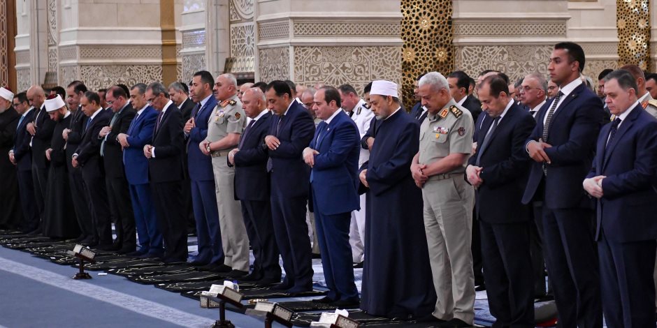 الرئيس السيسي يصل مسجد مصر الكبير بالعاصمة الإدارية لأداء صلاة عيد الأضحى الرئيس السيسي يصل مسجد مصر الكبير بالعاصمة الإدارية لأداء صلاة عيد الأضحى