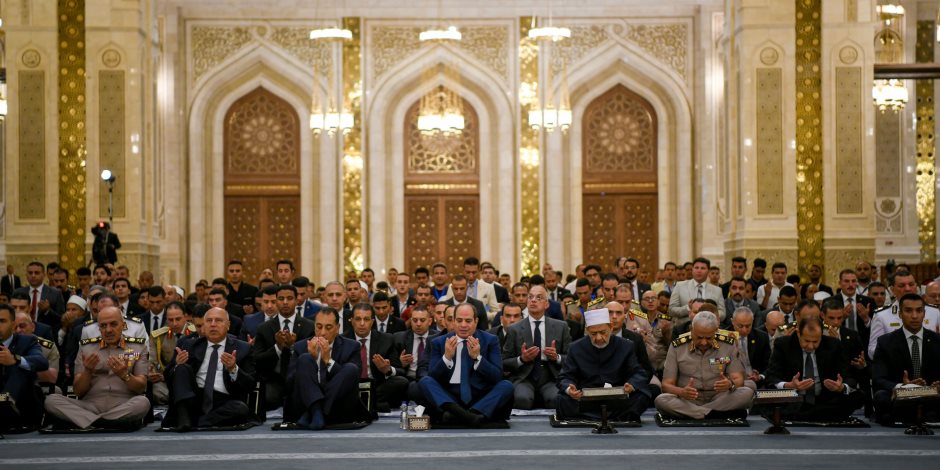 بث مباشر.. الرئيس السيسى يؤدى صلاة عيد الأضحى بمسجد مصر الكبير بالعاصمة الإدارية بث مباشر.. الرئيس السيسى يؤدى صلاة عيد الأضحى بمسجد مصر الكبير بالعاصمة الإدارية