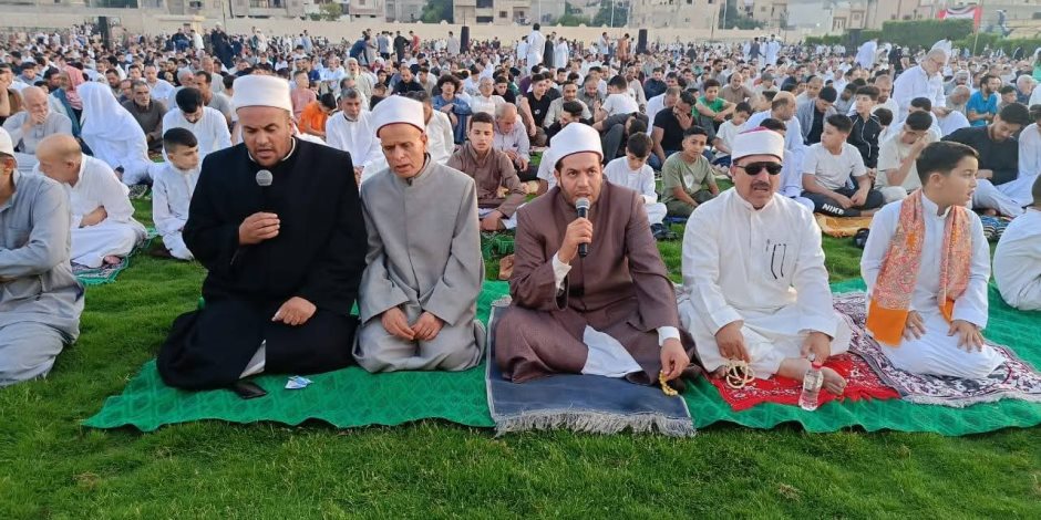 مدير أوقاف شمال سيناء يؤدي صلاة العيد وسط المواطنين وأبنائهم بمركز شباب العريش.. صور مدير أوقاف شمال سيناء يؤدي صلاة العيد وسط المواطنين وأبنائهم بمركز شباب العريش.. صور