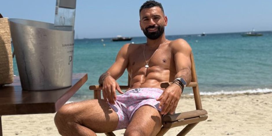 بعد التتويج بالدورى الإنجليزى.. محمد صلاح يقضى أجازته على البحر