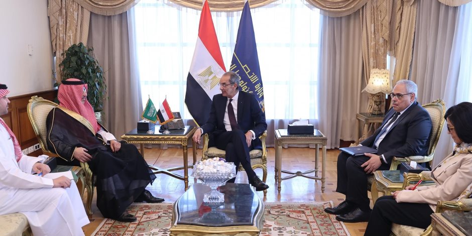 وزير الاتصالات يبحث مع سفير المملكة العربية السعودية لدى مصر فتح آفاق جديدة للتعاون بين البلدين وزير الاتصالات يبحث مع سفير المملكة العربية السعودية لدى مصر فتح آفاق جديدة للتعاون بين البلدين
