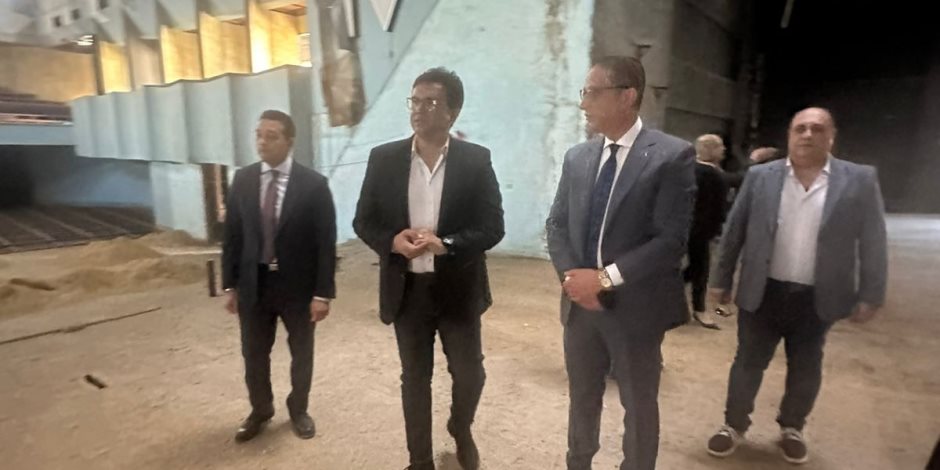 وزير الثقافة يتفقد قصر ثقافة الفيوم للوقوف على مراحل تنفيذ مشروع التطوير ورفع الكفاءة وزير الثقافة يتفقد قصر ثقافة الفيوم للوقوف على مراحل تنفيذ مشروع التطوير ورفع الكفاءة