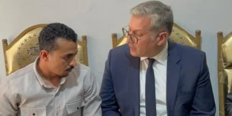 وزير البترول يعلن تعيين نجل شهيد الشهامة وابن شقيقه.. صور