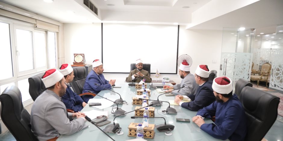 أمين " البحوث الإسلامية " يتفقَّد إدارات المجمع ويشدد على أهميَّة العمل الجماعي وتطوير الأداء أمين " البحوث الإسلامية " يتفقَّد إدارات المجمع ويشدد على أهميَّة العمل الجماعي وتطوير الأداء
